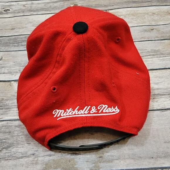 Mitchell & Ness Chicago Bulls heavily embroidered wool blend snap back hat - Picture 3 of 9